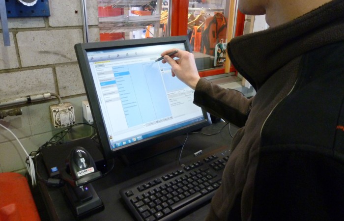 Nach der Inspektion wird ein Interner Kostenvoranschlag erstellt. Werden erhebliche Kostenpunkte zusätzlich zu den Servicekosten erkannt wird dies mit dem Kunden besprochen.