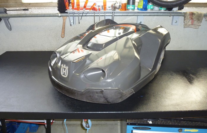 Die Hochzeit des Chassis mit der Abdeckhaube wird vollzogen.