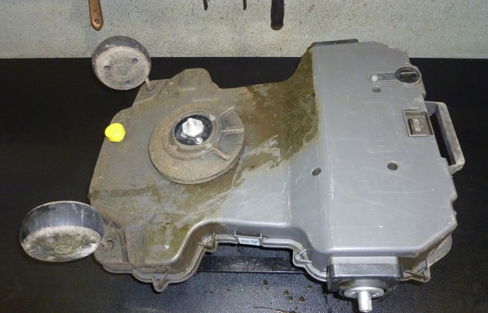 Ein Bild des Teilweise gereinigten Gehäuses.